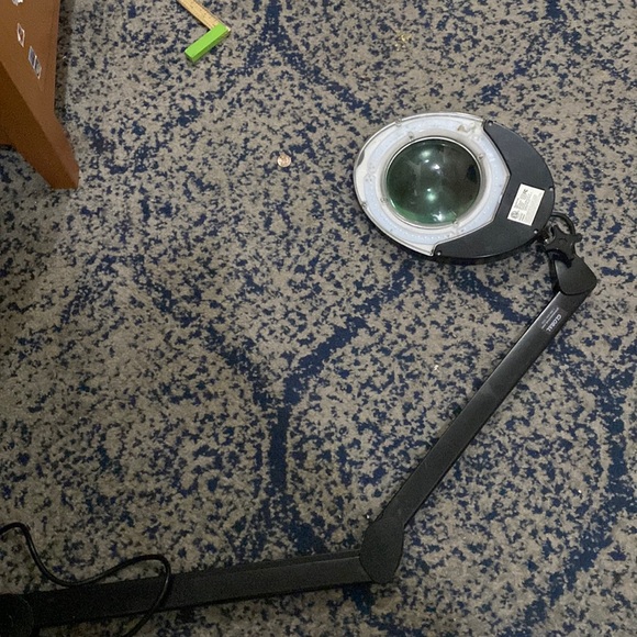 Magnifying lamp
